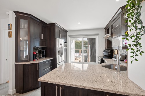 Cuisine - 243 32E Avenue, Sainte-Marthe-Sur-Le-Lac, QC - Indoor Photo Showing Kitchen