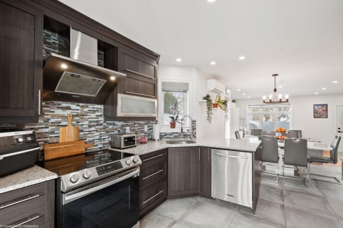 Cuisine - 243 32E Avenue, Sainte-Marthe-Sur-Le-Lac, QC - Indoor Photo Showing Kitchen With Upgraded Kitchen
