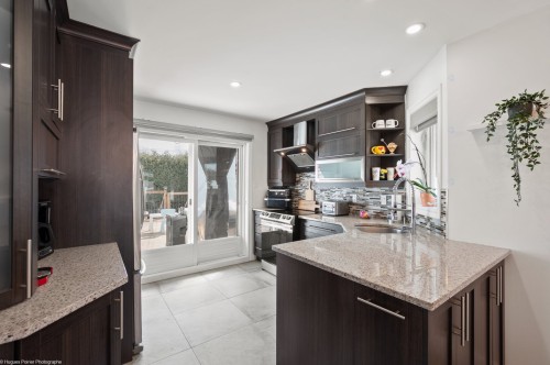 Cuisine - 243 32E Avenue, Sainte-Marthe-Sur-Le-Lac, QC - Indoor Photo Showing Kitchen