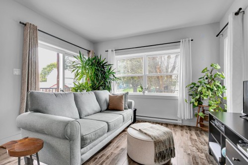 Living Room - 3021 Rue St-Charles, Sainte-Adèle, QC - Indoor Photo Showing Living Room
