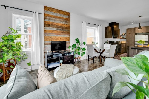 Overall view - 3021 Rue St-Charles, Sainte-Adèle, QC - Indoor Photo Showing Living Room