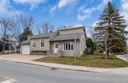 817 Rue Gouin  Laval (Sainte-Dorothée), QC H7X 3A3