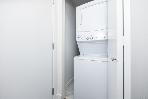 #314-3070 Kilpatrick Ave, Courtenay, BC - Indoor Photo Showing Laundry Room