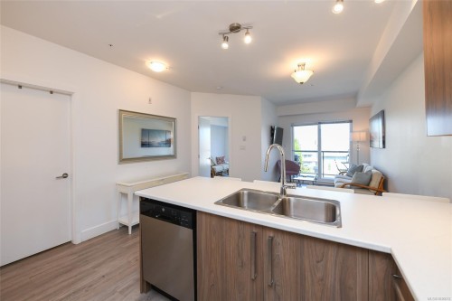 #314-3070 Kilpatrick Ave, Courtenay, BC - Indoor Photo Showing Kitchen With Double Sink