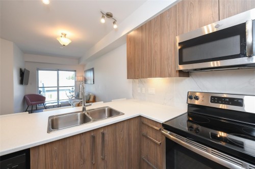 #314-3070 Kilpatrick Ave, Courtenay, BC - Indoor Photo Showing Kitchen With Double Sink