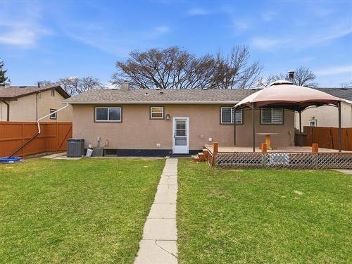 2133 Manitoba Ave, Winnipeg, MB 