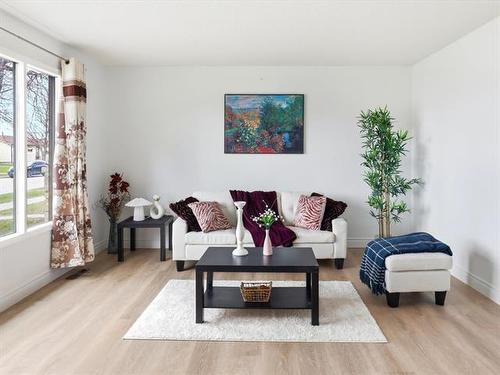 2133 Manitoba Ave, Winnipeg, MB 