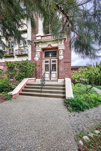 306-120 Douglas St  Victoria, BC V8V 2N9