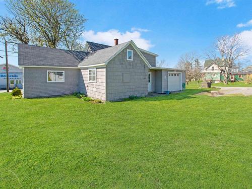 8732 Highway 1, Meteghan Centre, NS 