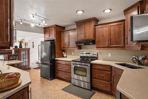 230 Lake Ave, Lac Du Bonnet, MB 