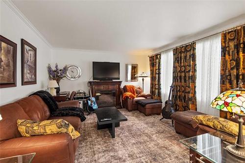 230 Lake Ave, Lac Du Bonnet, MB 
