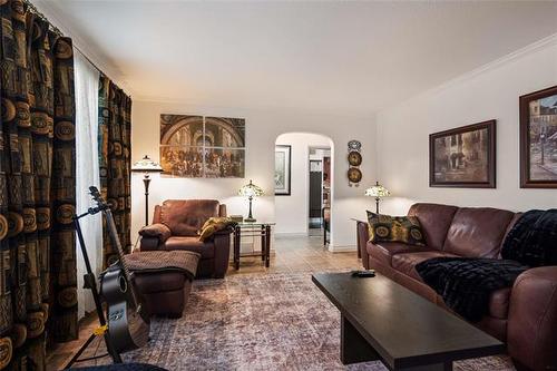 230 Lake Ave, Lac Du Bonnet, MB 