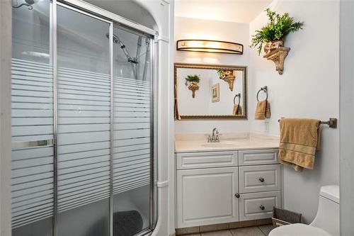 230 Lake Ave, Lac Du Bonnet, MB 