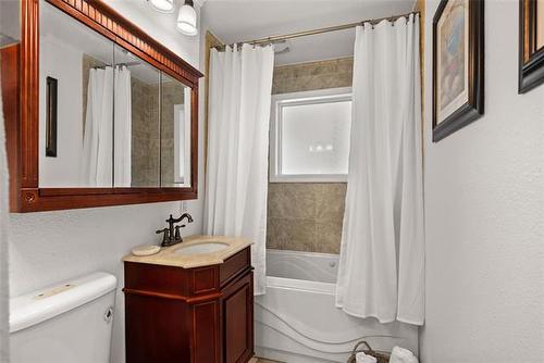 230 Lake Ave, Lac Du Bonnet, MB 