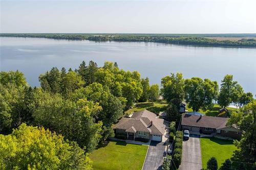 230 Lake Ave, Lac Du Bonnet, MB 