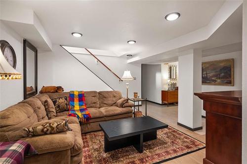 230 Lake Ave, Lac Du Bonnet, MB 