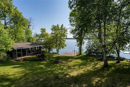 230 Lake Ave, Lac Du Bonnet, MB 