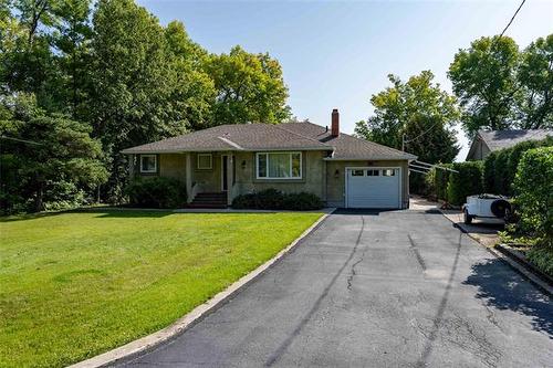 230 Lake Ave, Lac Du Bonnet, MB 