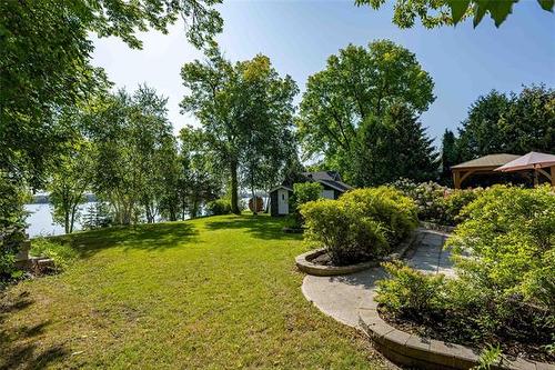 230 Lake Ave, Lac Du Bonnet, MB 