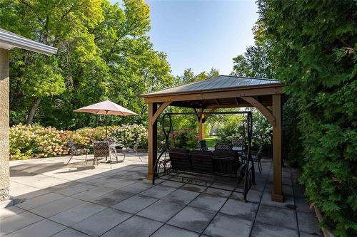 230 Lake Ave, Lac Du Bonnet, MB 