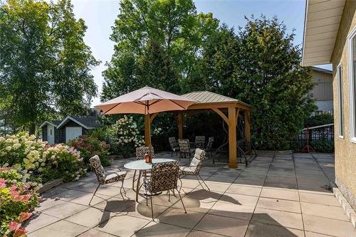 230 Lake Ave, Lac Du Bonnet, MB 