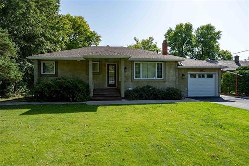 230 Lake Ave, Lac Du Bonnet, MB 
