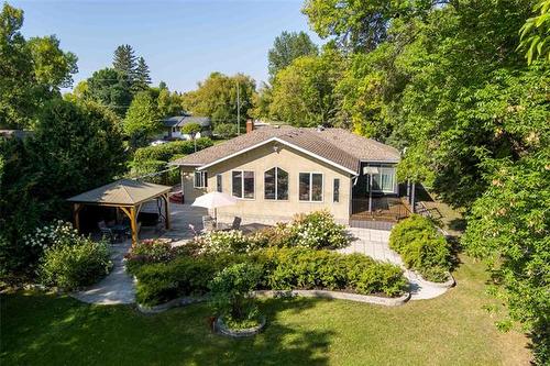 230 Lake Ave, Lac Du Bonnet, MB 