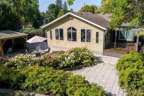 230 Lake Ave, Lac Du Bonnet, MB 