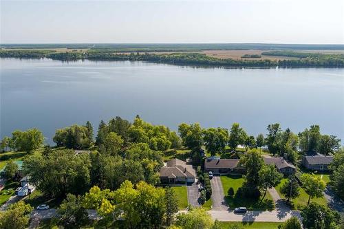 230 Lake Ave, Lac Du Bonnet, MB 
