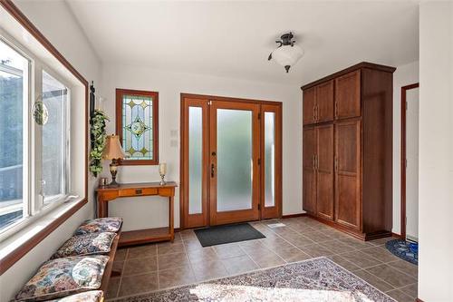 230 Lake Ave, Lac Du Bonnet, MB 