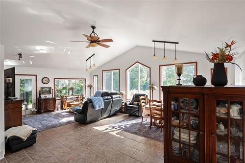 230 Lake Ave, Lac Du Bonnet, MB 