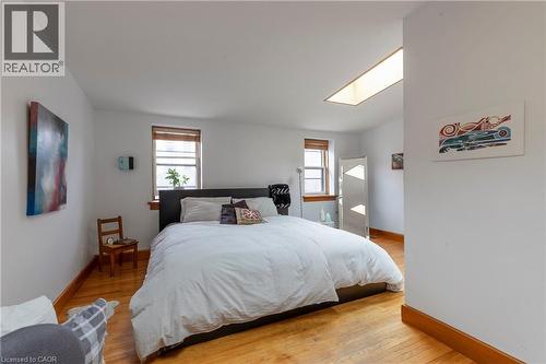 212 Bay Street S, Hamilton, ON - Indoor Photo Showing Bedroom