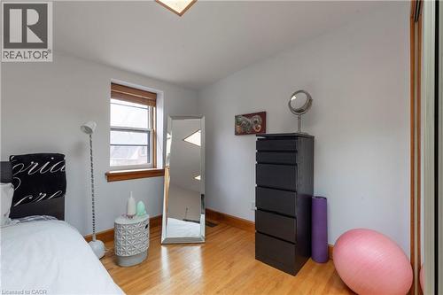 212 Bay Street S, Hamilton, ON - Indoor Photo Showing Bedroom