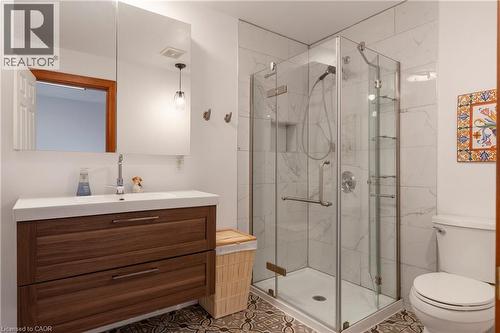 212 Bay Street S, Hamilton, ON - Indoor Photo Showing Bathroom