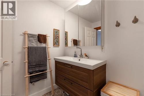 212 Bay Street S, Hamilton, ON - Indoor Photo Showing Bathroom