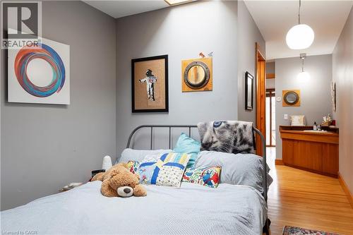 212 Bay Street S, Hamilton, ON - Indoor Photo Showing Bedroom
