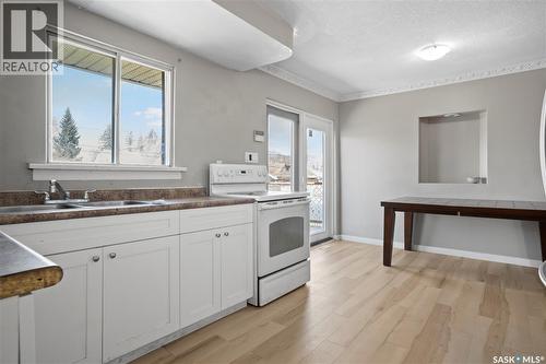 978 Lindsay Street, Regina, SK - Indoor Photo Showing Kitchen
