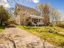12 Linden Avenue  Wolfville, NS B4P 2A3