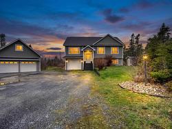40 Pivot Lane  Hatchet Lake, NS B3T 2C8