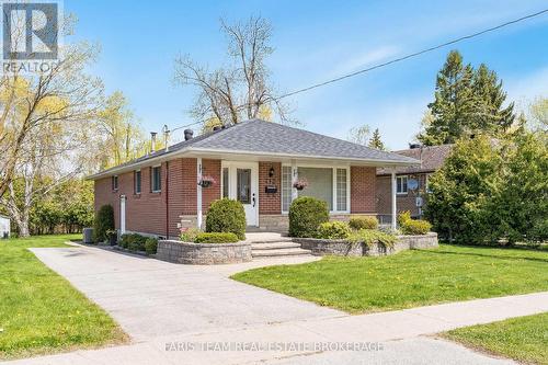 212 GROVE STREET E  Barrie, ON L4M 2P9