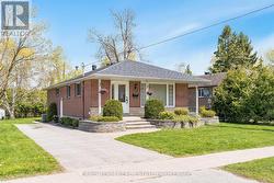 212 GROVE STREET E Barrie, ON L4M 2P9