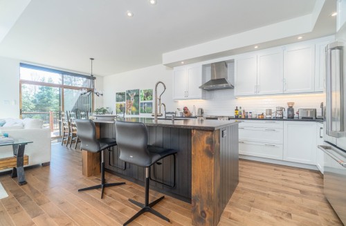 Courtyard - 1254Z Allée Des Chevaux-Blancs, Mont-Tremblant, QC - Indoor Photo Showing Kitchen With Upgraded Kitchen