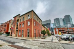 3-1055 Rue De Bullion Montréal (Ville-Marie), QC H2X 2Z2