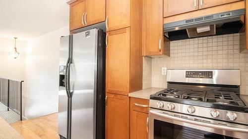 477 Clifton Road, Kelowna, BC - Indoor Photo Showing Kitchen With Stainless Steel Kitchen