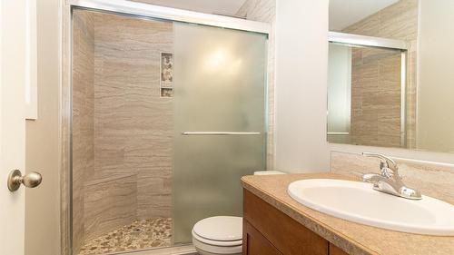 477 Clifton Road, Kelowna, BC - Indoor Photo Showing Bathroom