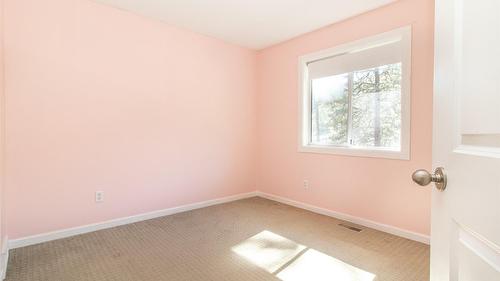 477 Clifton Road, Kelowna, BC - Indoor Photo Showing Other Room