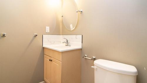 477 Clifton Road, Kelowna, BC - Indoor Photo Showing Bathroom