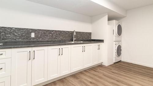 477 Clifton Road, Kelowna, BC - Indoor Photo Showing Laundry Room
