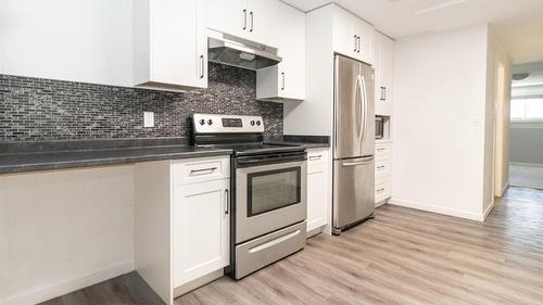 477 Clifton Road, Kelowna, BC - Indoor Photo Showing Kitchen With Stainless Steel Kitchen With Upgraded Kitchen