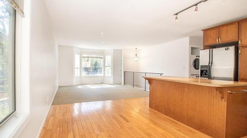 477 Clifton Road, Kelowna, BC - Indoor Photo Showing Kitchen